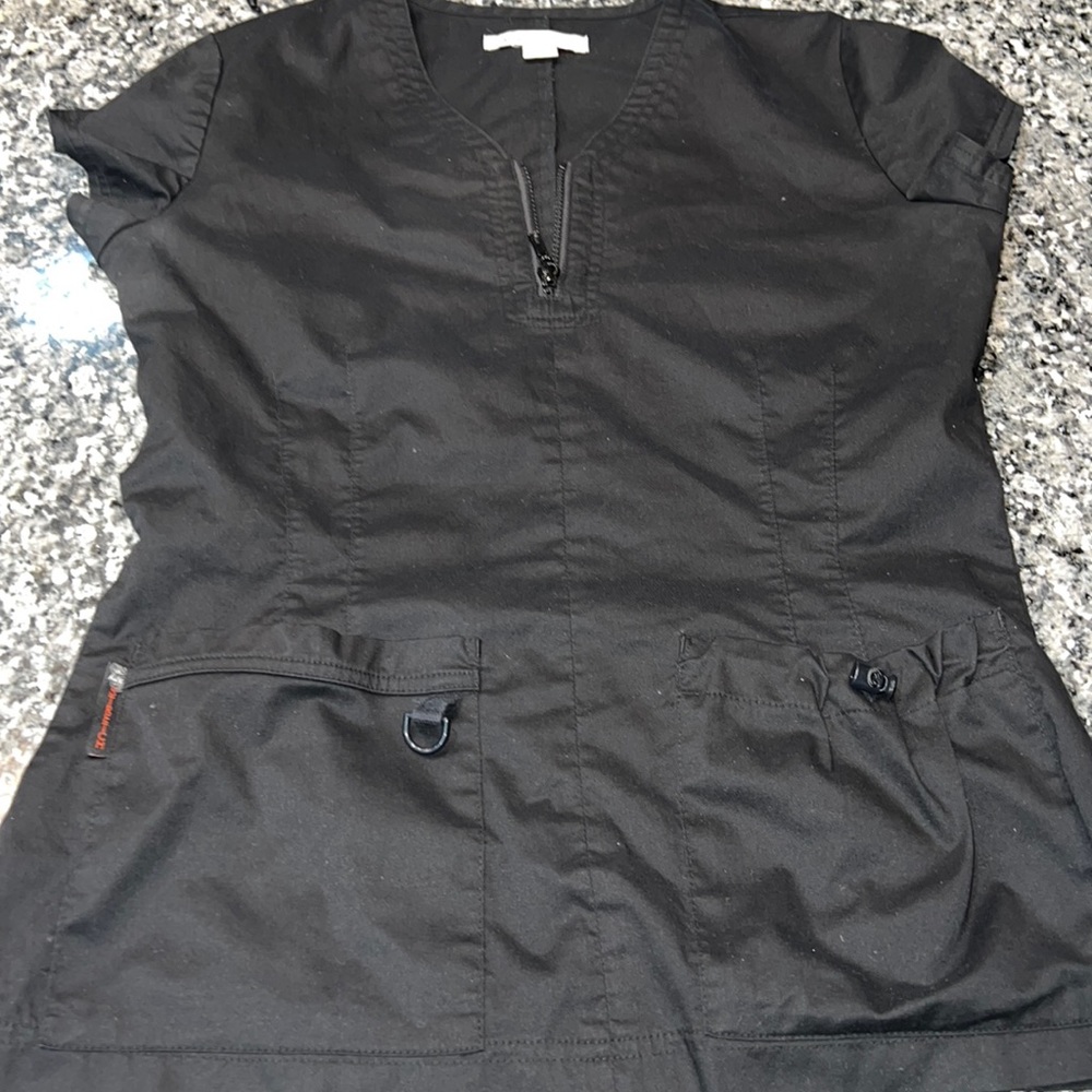 Koi small scrub top! Black